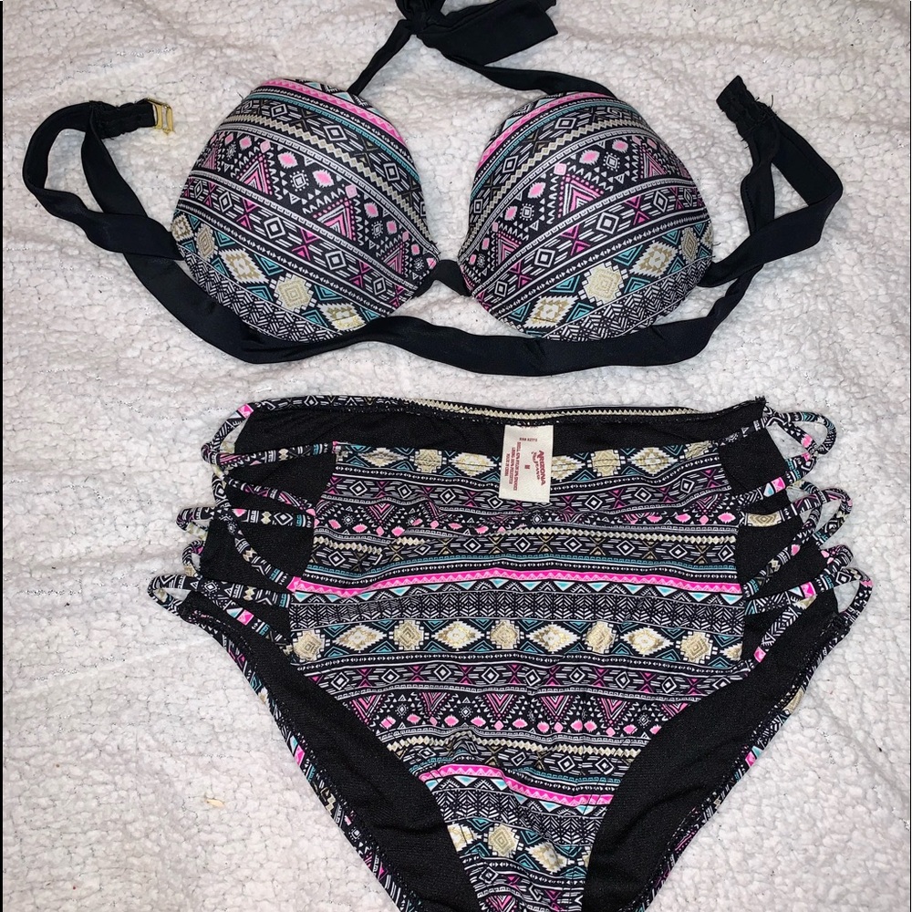 Flattering bikini set